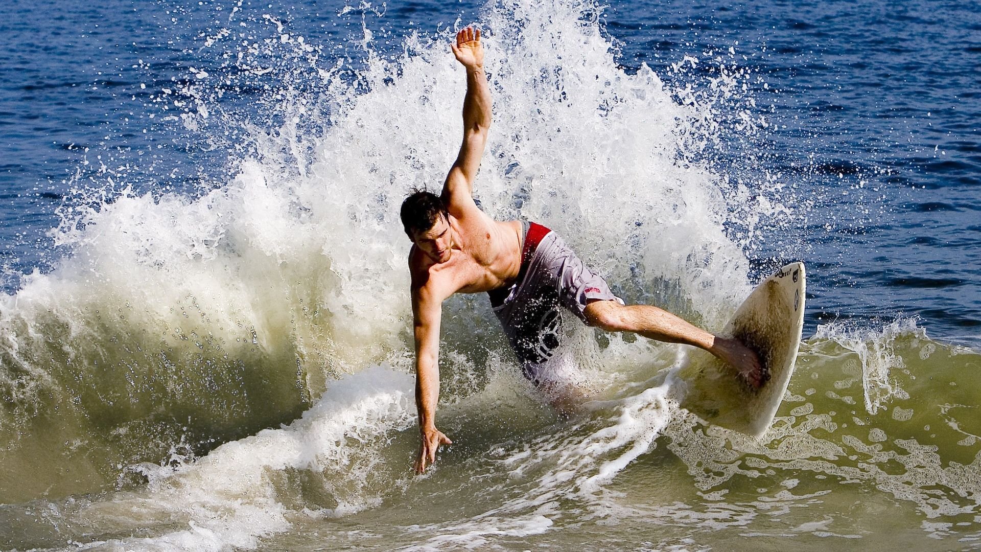 开云下载网址-海边高空秋千体验，感受心跳加速的极致快感，高空荡秋千哪里有